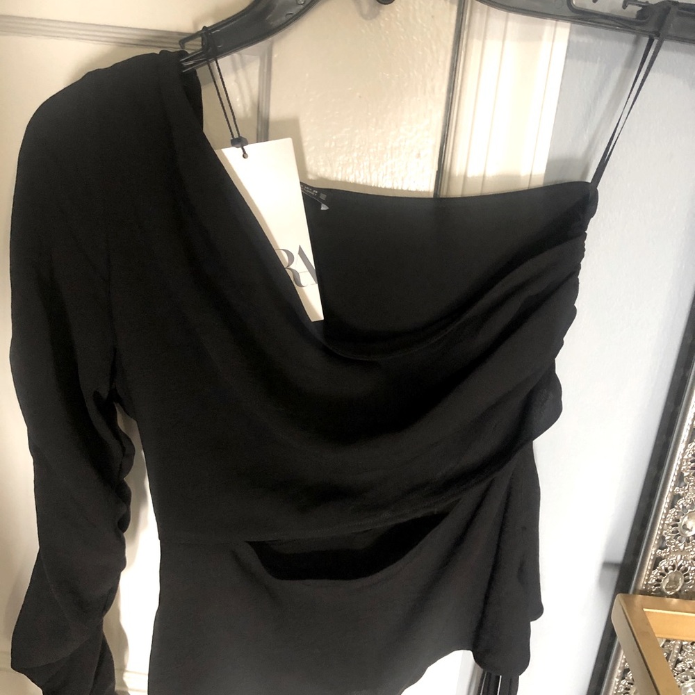 Beautiful black one shoulder top.